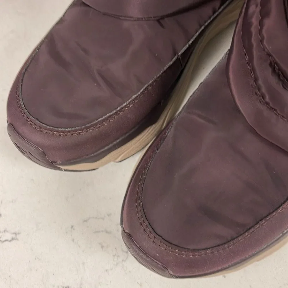 Sketchers Go Walk Max Cushioning Finesse Boot, Burgundy Women’s Size 6